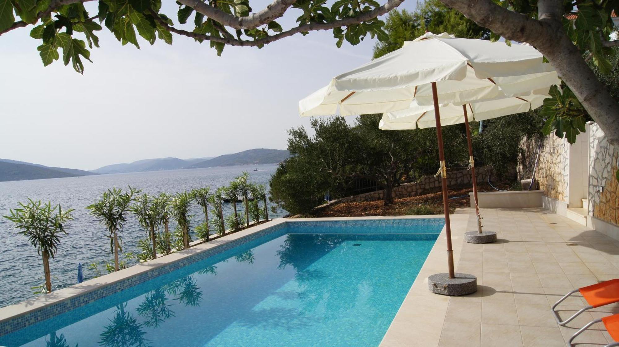 Apartments Niana With Heated Seawater Swimingpool Donji Okrug  Eksteriør bilde
