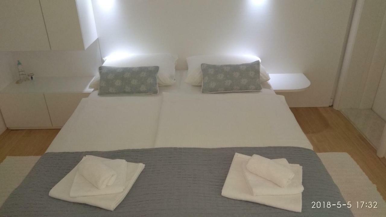 Apartments Niana With Heated Seawater Swimingpool Donji Okrug  Eksteriør bilde
