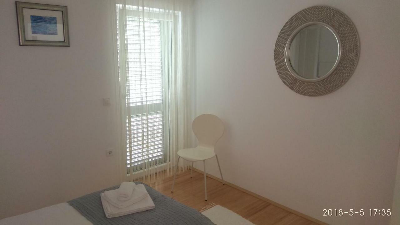 Apartments Niana With Heated Seawater Swimingpool Donji Okrug  Eksteriør bilde