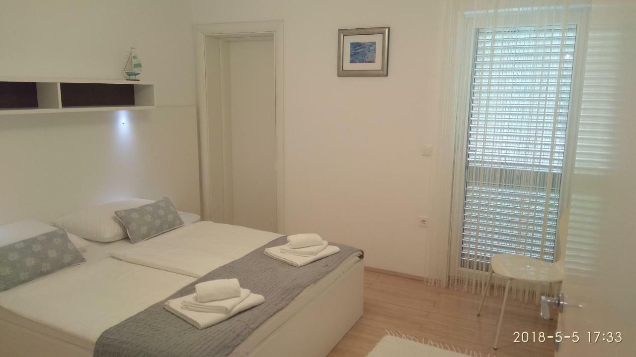Apartments Niana With Heated Seawater Swimingpool Donji Okrug  Eksteriør bilde