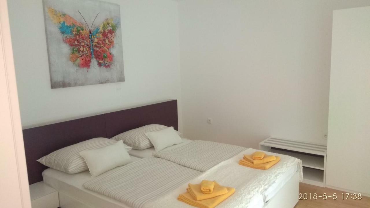 Apartments Niana With Heated Seawater Swimingpool Donji Okrug  Eksteriør bilde